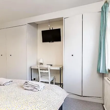 Hébergement de vacances Bright & Stylish 3br - Close To Uwe & Free Parking- Ideal For Contractors And Work *