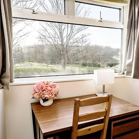 Bright & Stylish 3br - Close To Uwe & Free Parking- Ideal For Contractors And Work Hébergement de vacances *