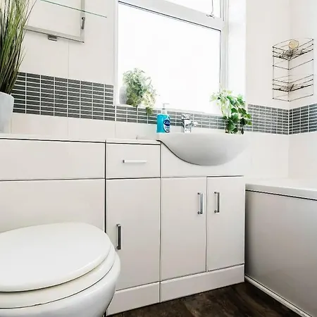 別荘 Bright & Stylish 3br - Close To Uwe & Free Parking- Ideal For Contractors And Work