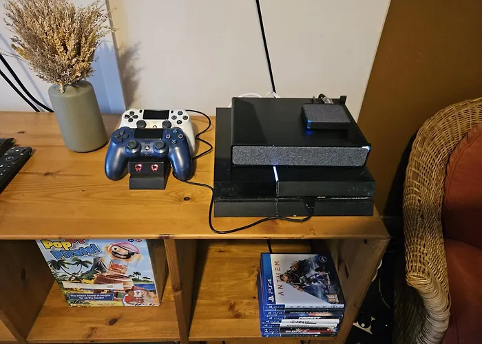 Bright & Stylish 3br - Close To Uwe & Free Parking- Ideal For Contractors And Work 度假居 *