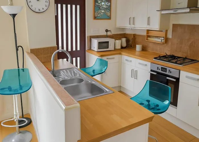 度假居 Bright & Stylish 3br - Close To Uwe & Free Parking- Ideal For Contractors And Work *