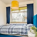 Bright & Stylish 3br - Close To Uwe & Free Parking- Ideal For Contractors And Work Vakantiehuis