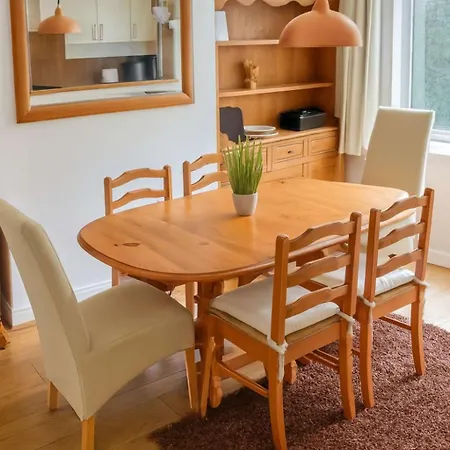 Bright & Stylish 3br - Close To Uwe & Free Parking- Ideal For Contractors And Work