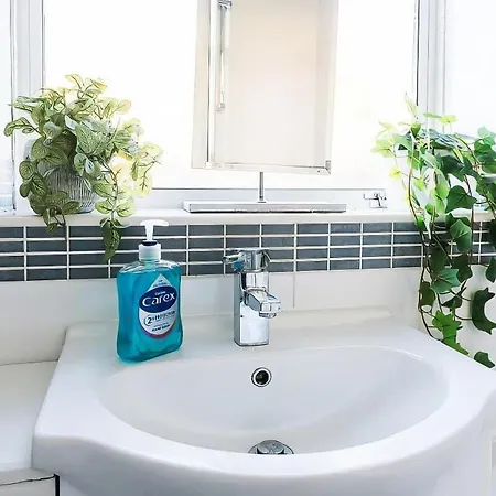 Bright & Stylish 3br - Close To Uwe & Free Parking- Ideal For Contractors And Work Сasa de vacaciones *