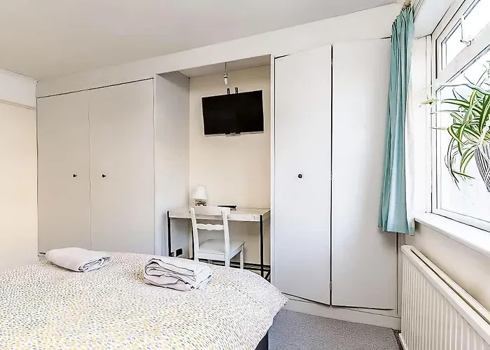 Feriehus Bright & Stylish 3br - Close To Uwe & Free Parking- Ideal For Contractors And Work *