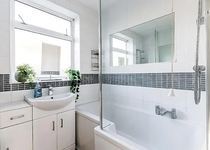 Feriehus Bright & Stylish 3br - Close To Uwe & Free Parking- Ideal For Contractors And Work